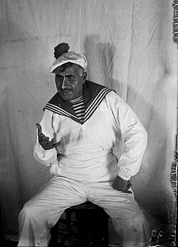 Matros rolunda. Lev Slavinin "İntervensiya" tamaşası. ADDT, 1933-cü il