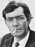 Cortázar.jpg (Фотографски портрет на Хулио Кортасар от Сара Фасио, 1967 г.)