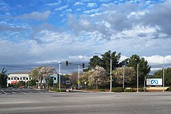 Menlo Park, Kaliforniyada Meta-nın qərargah kompleksinə giriş