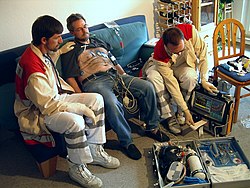 Kardiogen şok zamanı xəstənin yuxarı bədən hissəsi hündür vəziyyətə gətirilməlidir.