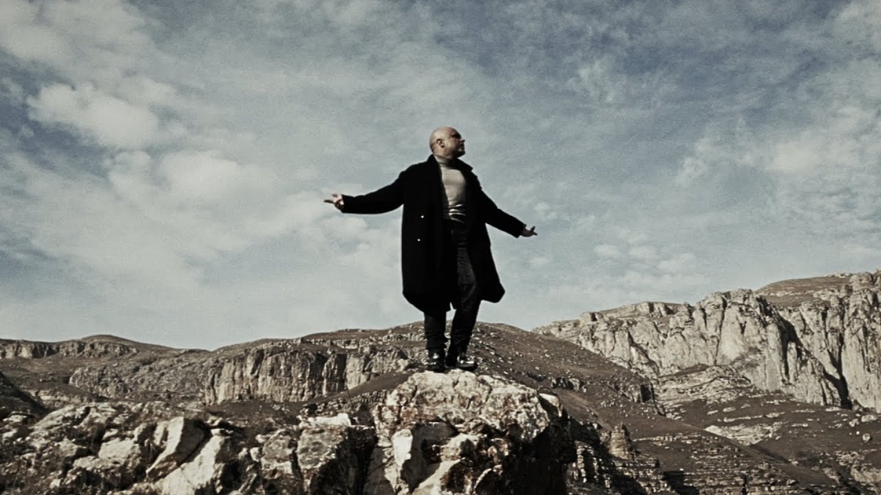 Miri Yusif - Min İldən Bir (Rəsmi Musiqi Videosu) Mp3 Yüklə